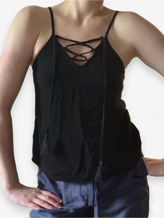 Forever 21 Tops - ⭐️free add-on⭐️ Forever 21 Black Flowy Crop Top